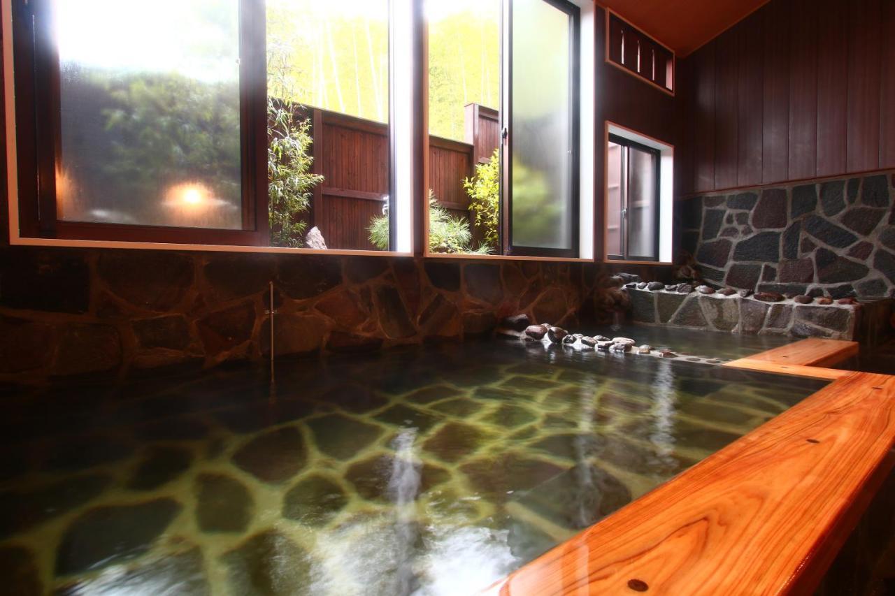 Отель Hitoyoshi Onsen Ohgano Yado Экстерьер фото
